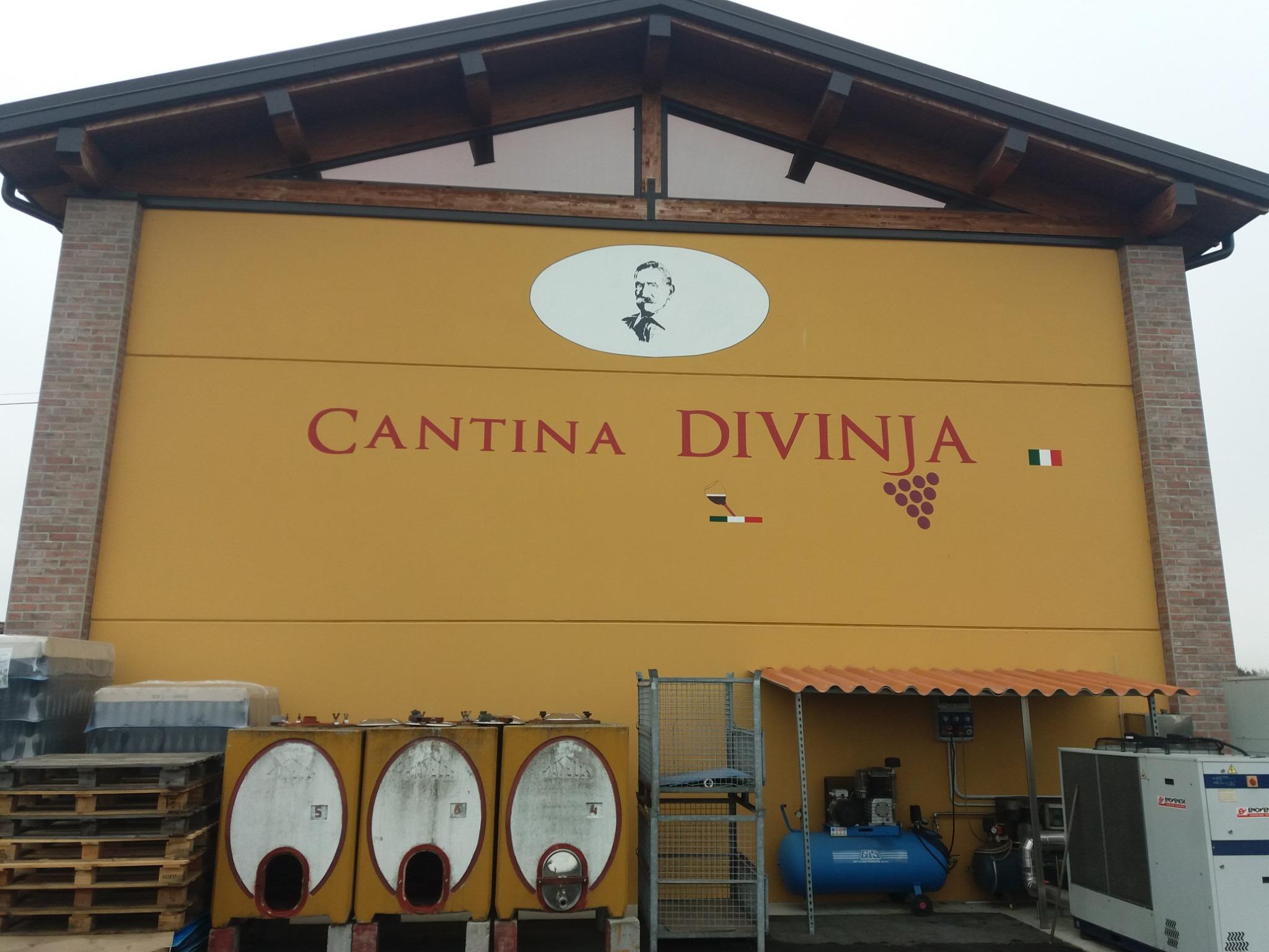 cantina divinja scritta muro esterna